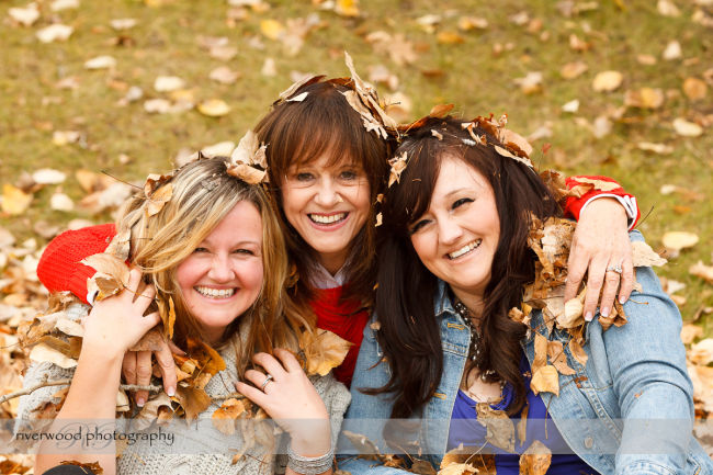 Extended Cowan Family Fall Portrait Session at Edworthy Park in Calgary (11)